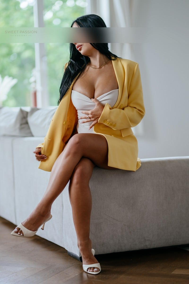 mina kurviges escort frankfurt 7