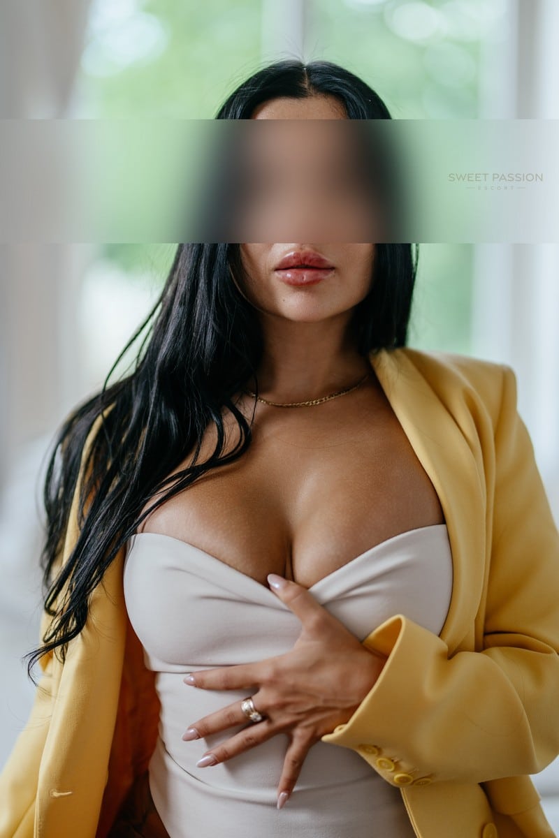 mina kurviges escort frankfurt 8